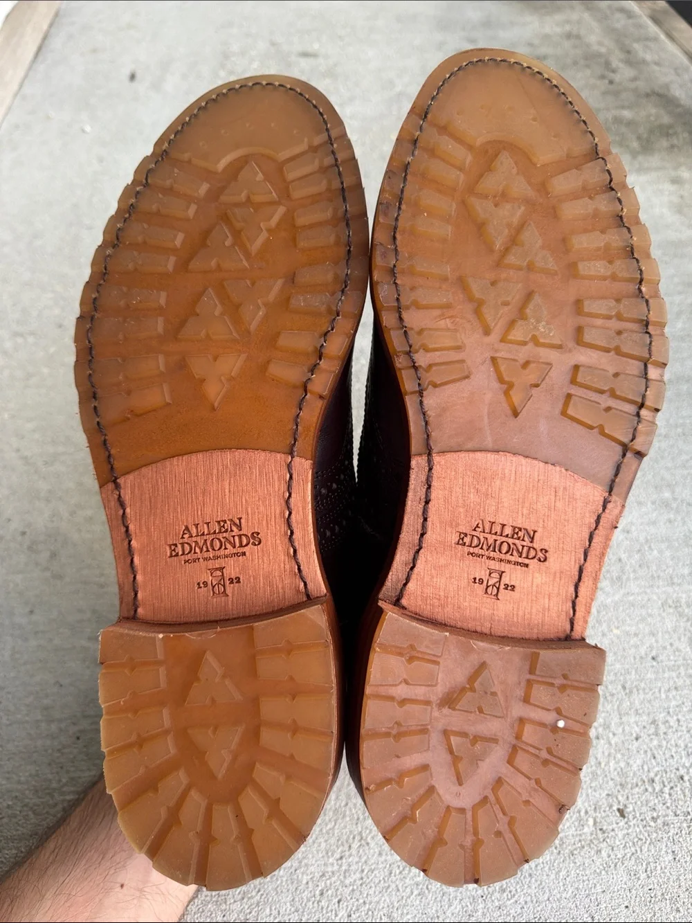LIKE NEW Allen Edmonds McTavish Brown Leather Wingtip Brogues 10D